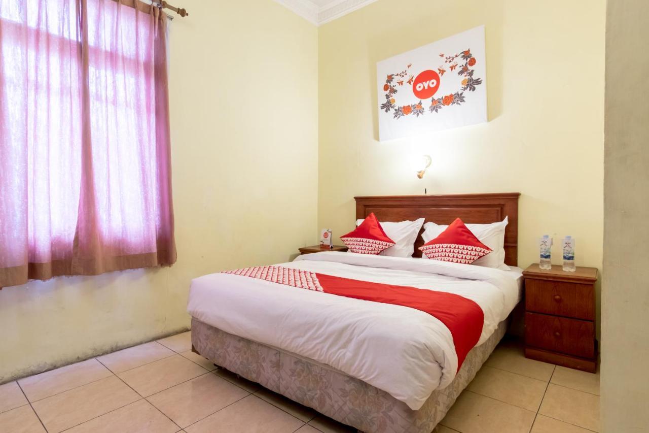Oyo 1030 Hotel Bumi Asih Medan Eksteriør billede