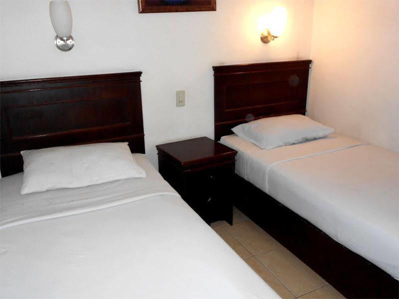 Oyo 1030 Hotel Bumi Asih Medan Eksteriør billede