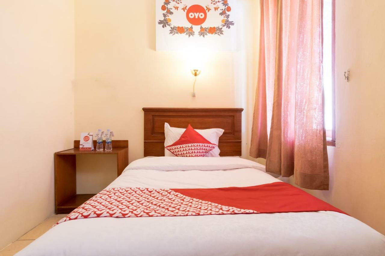 Oyo 1030 Hotel Bumi Asih Medan Eksteriør billede