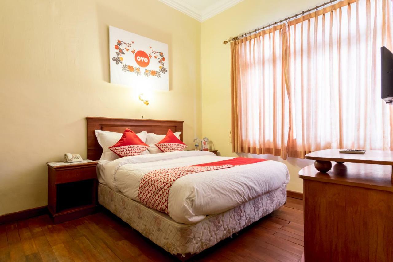 Oyo 1030 Hotel Bumi Asih Medan Eksteriør billede