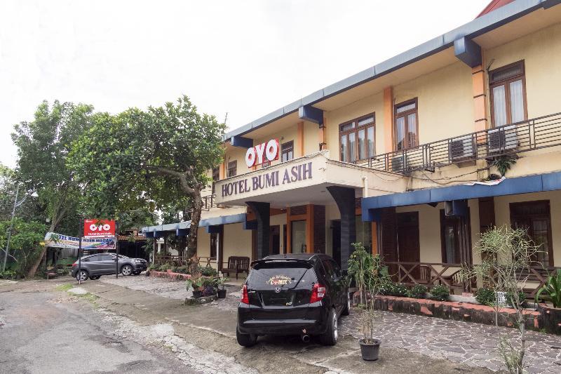 Oyo 1030 Hotel Bumi Asih Medan Eksteriør billede